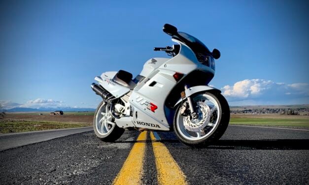 Analog- 1993 Honda VFR 750